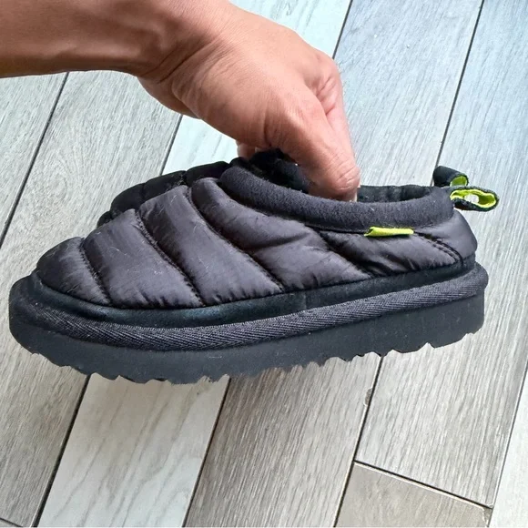 UGG Black Kids Slippers - Picture 4 of 7